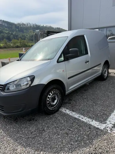 VW Caddy — Le minibus polyvalent de 2010, pratique et fiable — côté
