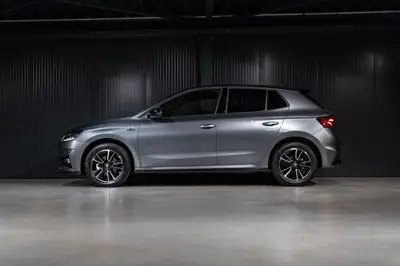 Skoda Fabia 1.0 TSI Monte Carlo DSG — Citadine dynamique, quasi neuve avec garantie 5 ans — Heckansicht
