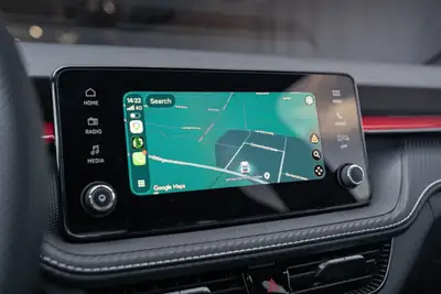 Skoda Fabia 1.0 TSI Monte Carlo DSG — Citadine dynamique, quasi neuve avec garantie 5 ans — Miniatur 18