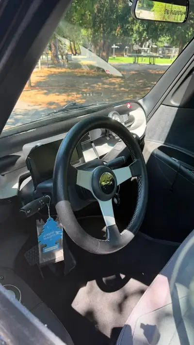 Micro Microlino 2023 — Citadine électrique compacte, 8000 km seulement — détail