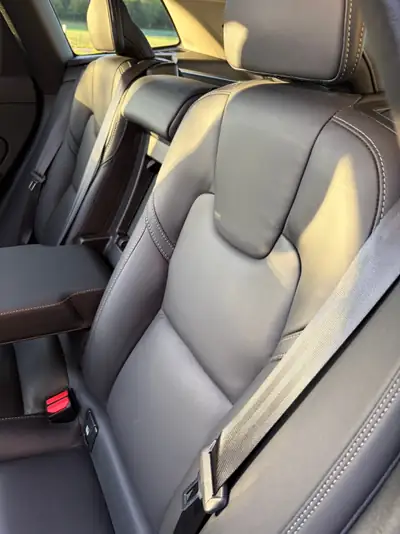 Volvo XC60 2.0 B5 MH Inscription AWD — SUV hybride diesel, entretien neuf — intérieur