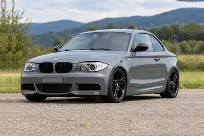 BMW 135i Coupé 2011 — Sportivité pure, 306 ch et transmission manuelle — exterior view
