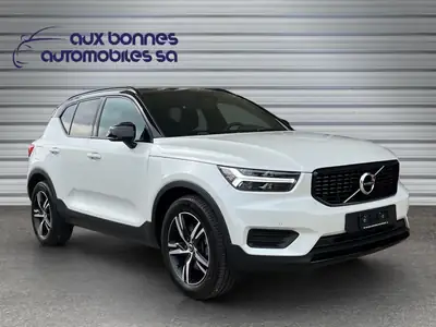 Volvo XC40 B4 Mild Hybrid AWD — SUV compact suédois, motorisation écologique et traction intégrale — vista posteriore