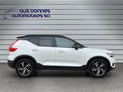 Volvo XC40 B4 Mild Hybrid AWD — SUV compact suédois, motorisation écologique et traction intégrale — cruscotto
