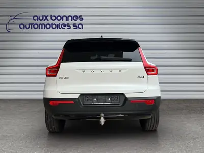 Volvo XC40 B4 Mild Hybrid AWD — SUV compact suédois, motorisation écologique et traction intégrale — dettaglio