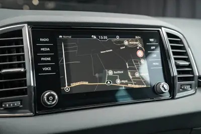 Skoda Karoq 1.5 TSI Top Selection — SUV compact avec 5 ans de garantie constructeur — Miniature 18