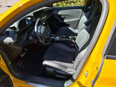 Peugeot 208 e-GT Pack — Citadine électrique performante, 37'000 km seulement — dashboard