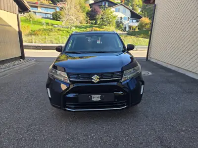 Suzuki Vitara 1.5B Hybrid 4x4 — SUV compact hybride, faible kilométrage et équipé hiver — fianco