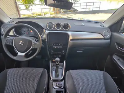 Suzuki Vitara 1.5B Hybrid 4x4 — SUV compact hybride, faible kilométrage et équipé hiver — dettaglio