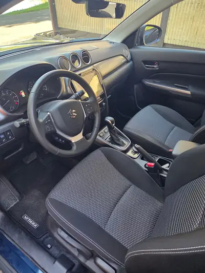 Suzuki Vitara 1.5B Hybrid 4x4 — SUV compact hybride, faible kilométrage et équipé hiver — Miniatura 7