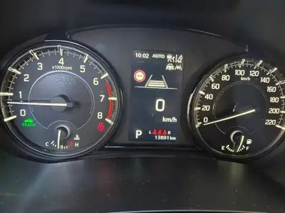 Suzuki Vitara 1.5B Hybrid 4x4 — SUV compact hybride, faible kilométrage et équipé hiver — Miniatura 10