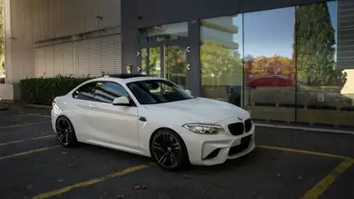 BMW M2 Coupé 2017 — Performance sportive, 37'000 km, blanc métallisé — Heckansicht