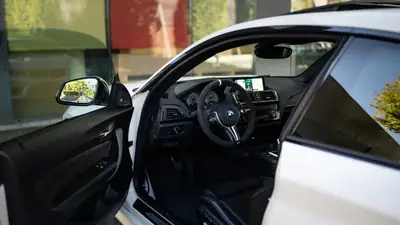 BMW M2 Coupé 2017 — Performance sportive, 37'000 km, blanc métallisé — Miniatur 8