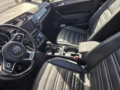 VW Touran 2.0 TDI BlueMotion — Monospace 7 places, moteur diesel économe — interni
