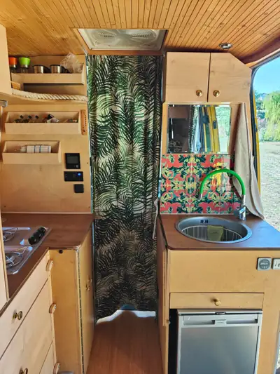 VW Crafter 2.0 TDI 136 — Van aménagé robuste, 145'000 km, sans sinistre — tableau de bord