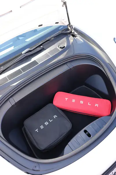 Tesla Model 3 Long Range Dual Motor AWD — Berline électrique haute performance, 161'000 km — dettaglio