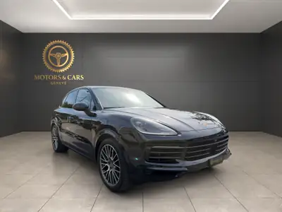 Porsche Cayenne E-Hybrid Platinum Edition 2023 — SUV hybride rechargeable haute performance — fianco