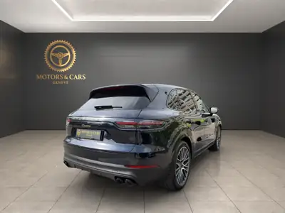 Porsche Cayenne E-Hybrid Platinum Edition 2023 — SUV hybride rechargeable haute performance — Miniatura 7