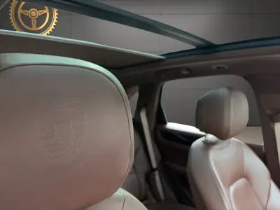 Porsche Cayenne E-Hybrid Platinum Edition 2023 — SUV hybride rechargeable haute performance — Miniatura 14