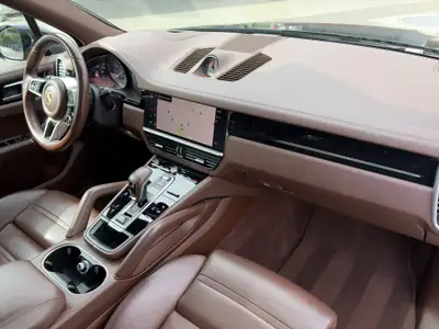 Porsche Cayenne E-Hybrid Platinum Edition 2023 — SUV hybride rechargeable haute performance — Miniatura 17