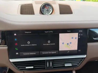 Porsche Cayenne E-Hybrid Platinum Edition 2023 — SUV hybride rechargeable haute performance — Miniatura 21