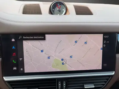 Porsche Cayenne E-Hybrid Platinum Edition 2023 — SUV hybride rechargeable haute performance — Miniatura 22