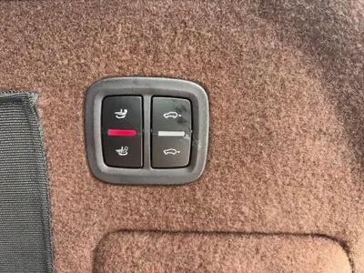 Porsche Cayenne E-Hybrid Platinum Edition 2023 — SUV hybride rechargeable haute performance — Miniatura 30