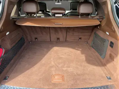 Porsche Cayenne E-Hybrid Platinum Edition 2023 — SUV hybride rechargeable haute performance — Miniatura 29