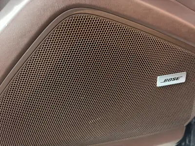 Porsche Cayenne E-Hybrid Platinum Edition 2023 — SUV hybride rechargeable haute performance — Miniatura 28