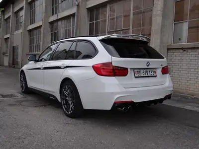BMW 328i xDrive — Break sportif M-Sport, impeccable et prêt à l'emploi — Seitenansicht