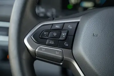 VW Caravelle 2.0 TDI Style — Monospace 8 places, faible kilométrage et équipé — Miniature 21