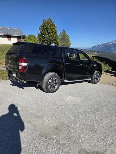 Renault Alaskan 2.3 dCi 190 TwinTurbo — Pickup 4x4 robuste, entretien Renault complet — vista esterna