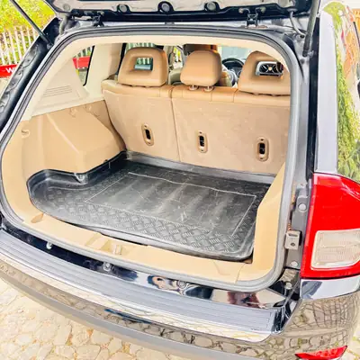 Jeep Compass 2.4 Limited CVT — SUV compact robuste, 134'000 km, sans sinistre — Seitenansicht