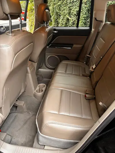 Jeep Compass 2.4 Limited CVT — SUV compact robuste, 134'000 km, sans sinistre — Heckansicht
