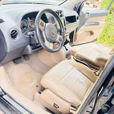 Jeep Compass 2.4 Limited CVT — SUV compact robuste, 134'000 km, sans sinistre — Armaturenbrett