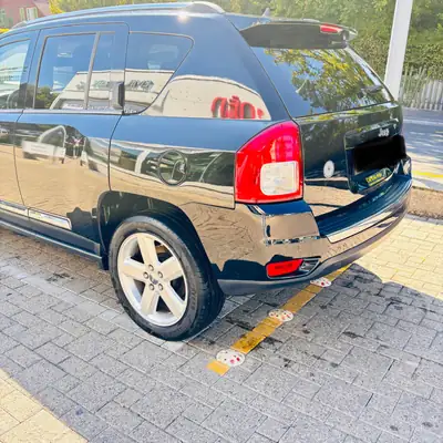 Jeep Compass 2.4 Limited CVT — SUV compact robuste, 134'000 km, sans sinistre — Innenraum