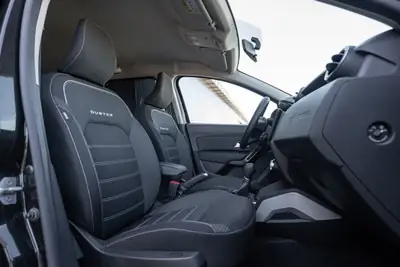 Dacia Duster TCe 150 Prestige EDC — SUV compact fiable, peu kilométré, 4x2 — Miniatura 10