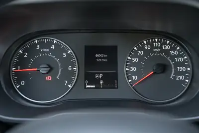Dacia Duster TCe 150 Prestige EDC — SUV compact fiable, peu kilométré, 4x2 — Miniatura 16
