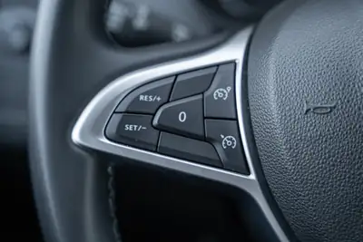 Dacia Duster TCe 150 Prestige EDC — SUV compact fiable, peu kilométré, 4x2 — Miniatura 19
