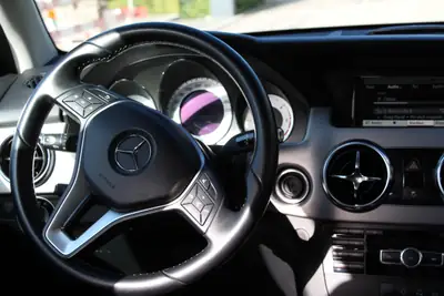 Mercedes-Benz GLK 220 CDI 4Matic — SUV compact robuste, transmission intégrale, diesel économe — tableau de bord