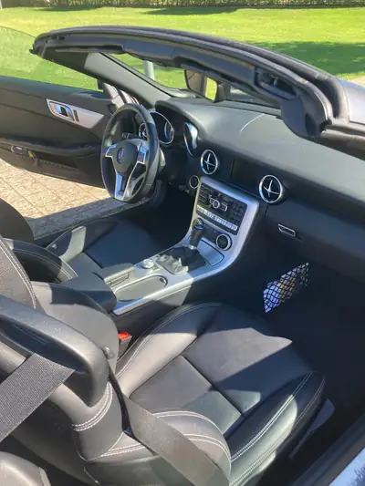 Mercedes-Benz SLK 200 BlueEfficiency — Cabriolet élégant, 53 000 km, motorisation efficace — dashboard
