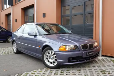 BMW 320Ci Coupé 2001 — Classique affirmé, 8 roues, état impeccable — détail