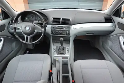 BMW 320Ci Coupé 2001 — Classique affirmé, 8 roues, état impeccable — Miniature 11