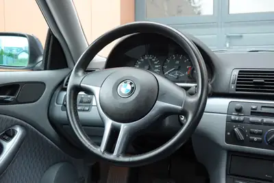 BMW 320Ci Coupé 2001 — Classique affirmé, 8 roues, état impeccable — Miniature 12
