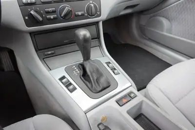 BMW 320Ci Coupé 2001 — Classique affirmé, 8 roues, état impeccable — Miniature 14