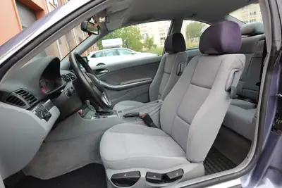 BMW 320Ci Coupé 2001 — Classique affirmé, 8 roues, état impeccable — Miniature 16