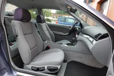 BMW 320Ci Coupé 2001 — Classique affirmé, 8 roues, état impeccable — Miniature 17