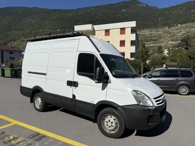 IVECO Daily 2.3 HPT 136 — Utilitaire fiable, entretien à jour, climatisation — Außenansicht