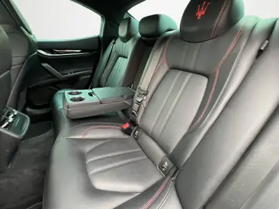 Maserati Ghibli 3.0 V6 S GranSport Q4 — Berline italienne 430 ch, série limitée Ribella 200ex — Miniatur 12