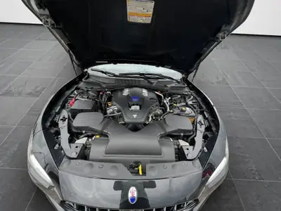 Maserati Ghibli 3.0 V6 S GranSport Q4 — Berline italienne 430 ch, série limitée Ribella 200ex — Miniatur 18
